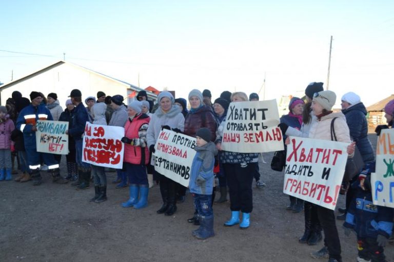 К протестующим жителям Ижмы сегодня присоединились посёлок Том, город Ухта и село Мутный Материк
